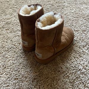 Gently worn toddler Ugg size 11